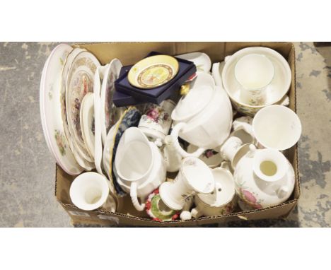 Assorted ceramics&nbsp;to include Minton Haddon Hall, Wedgwood Meadow Suite, Wedgwood Kutani Crane, two Royal Worcester boxed