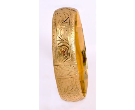 194 BRACCIALE RIGIDO in oro giallo realizzato a canna incisa. Difetti. Gr 32,70 YELLOW GOLD BANGLE ciseled and engraved. Defe