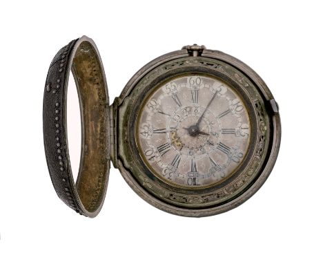 72 OROLOGIO DA CARROZZA in argento a tripla cassa. Quella esterna rivestita in pelle decorata in argento, quella centrale in 