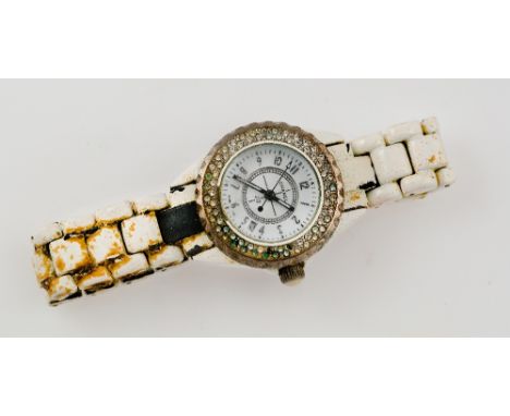 289 OROLOGIO DA POLSO DI CHANEL IN CERAMICA BIANCA Gravi difetti. WHITE CERAMIC WATCH BY CHANEL heavy defects. €25