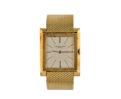 81 OROLOGIO AUDEMARS PIGUET in oro giallo a cassa rettangolare con bracciale a tessuto originale con fibbia deployante. AUDEM