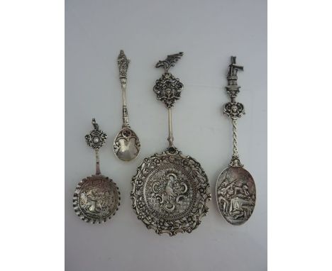 An early 20th century German silver caddy spoon, probably Simon Rosenau, Bad Kissingen, the circular bowl with scene of a per