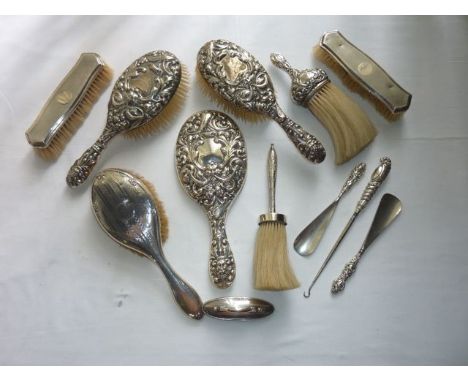 A miscellaneous collection of dressing table items, various makers, Birmingham, Chester & London, 1895-1942, comprising: a ha