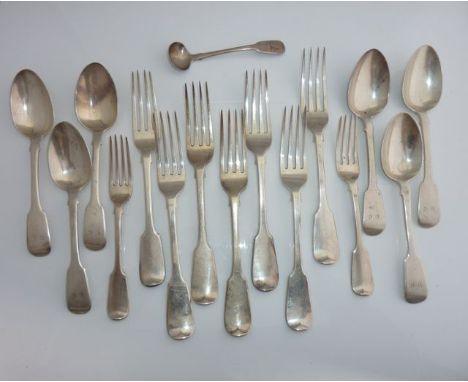 A set of William IV silver Fiddle pattern cutlery, William Theobalds, London, 1831, comprising: one table fork and two desser