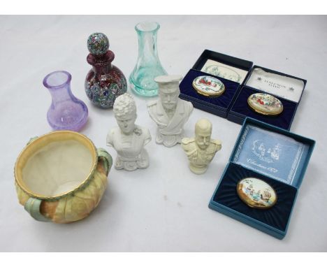 A Worcester porcelain leaf-moulded small jardiniere together with three bisque porcelain busts of George V and Queen Mary, th
