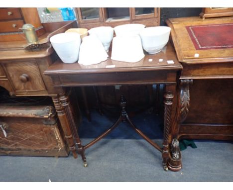 AN EDWARDIAN MAHOGANY WINDOW TABLE, on tapered and spiral turned legs, the swept stretchers with urn finial, 61cm wide