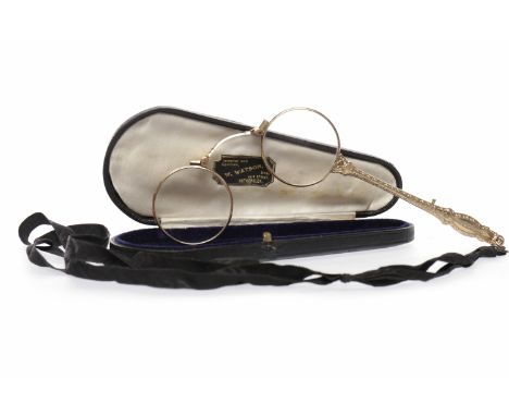 EARLY 20TH CENTURY GOLD PLATED LORGNETTEmarked '1-20-14K', with push-button spring release, the handle with engraved decorati
