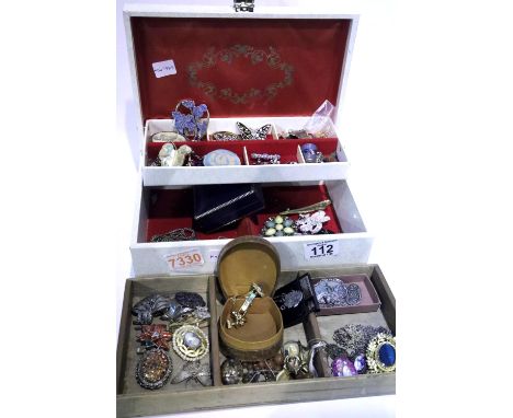 Jewellery box containing enamel brooches, costume jewellery, some silver. P&amp;P Group 2 (£18+VAT for the first lot and £3+V