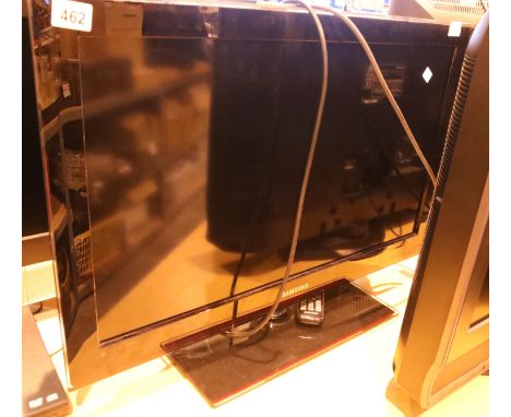 Samsung 32" flat screen TV. Not available for in-house P&PCondition Report: All electrical items in this lot have been PAT te