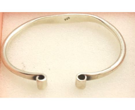 925 silver bangle. P&amp;P Group 1 (£14+VAT for the first lot and £1+VAT for subsequent lots) 