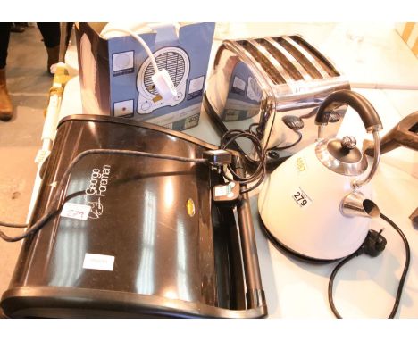 Collection of mixed kitchen items to include, Kettle toaster etc. Not available for in-house P&PCondition Report: All electri