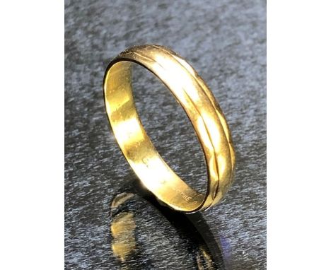 18ct Gold ring approx size 'S' &amp; 3.2g