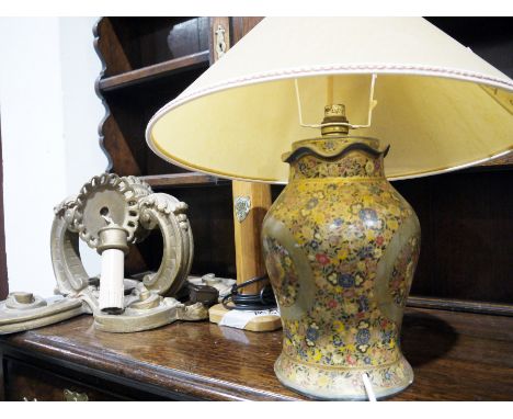 Table lamp, floral decorated, a wooden table lamp&nbsp;with a crest&nbsp;and a pair of wall sconces in carved gilt wood with 