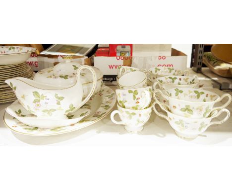 Wedgwood 'Wild Strawberry' part dinner and tea service&nbsp;to include six dinner plates, five fish plates, six tea plates, s