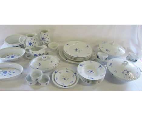 Royal Worcester 'blue bow' part dinner service