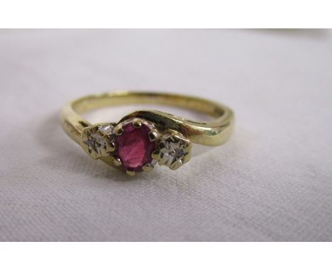 Gold ruby &amp; diamond 3 stone ring