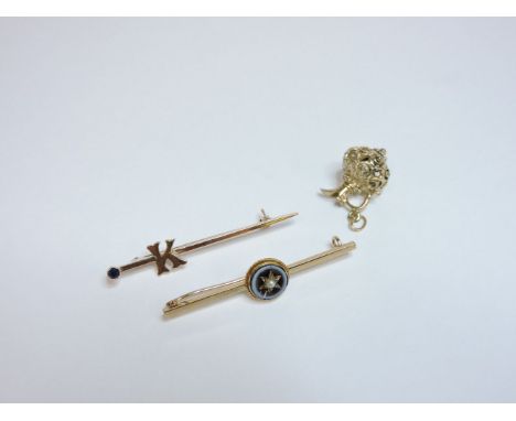 A gold bar brooch, with a banded agate boss, a gold bar brooch set with a sapphire and initial 'K', and a gold ewer charm tes