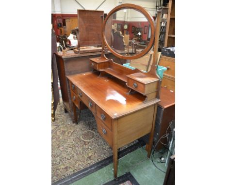 An Edwardian mahogany dressing table, oval mirror, brass swing handles, square tapering legs, ceramic casters, c1910