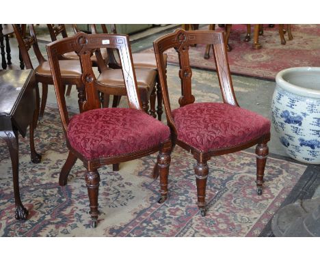 A pair of late Victorian mahogany hall chairs, sprung seats, turned legs, ceramic castors, c.1890 (2)