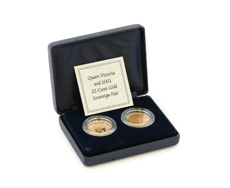 Victoria &amp; Elizabeth II, Sovereign 2-Coin Set: 1884 obv. young head left, rev. Pistrucci, VF; and 2001 obv. Rank-Broadley