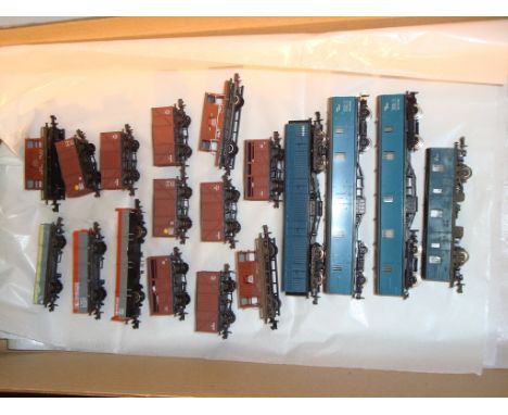 N Gauge - A selection of unboxed vans by Peco, Farish and Lima in various BR liveries as lotted (18) (VG unboxed)
