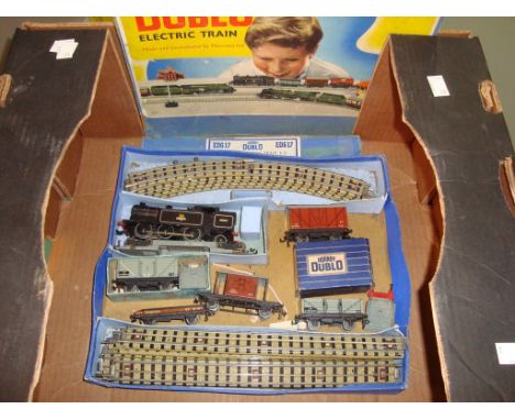 OO Gauge - Hornby Dublo - An EDG 17 Goods Train Set with some extra wagons and accessories (G - BP/F)