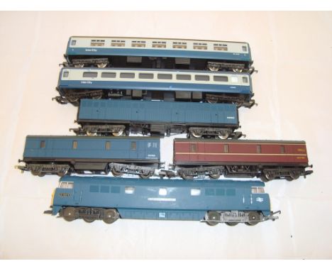 OO Gauge - A small tray of unboxed Airfix and Lima coaches and vans together with an unboxed  Lima Western locomotive (F/G - 