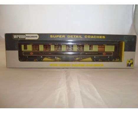 OO Gauge - Wrenn Railways - A W6012 Pullman First Class Coach 'Pegasus' in Golden Arrow Umber and Cream (VG-BG/VG)