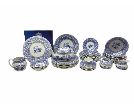 Spode Geranium Flower pattern dinner and tea service, comprising gateaux plate, nine dinner plates, six salad plates, two sid