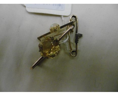 A YELLOW METAL AND OPAL BROOCH, CITRINE SET BROOCH, AND OLD CUT DIAMOND BROOCH