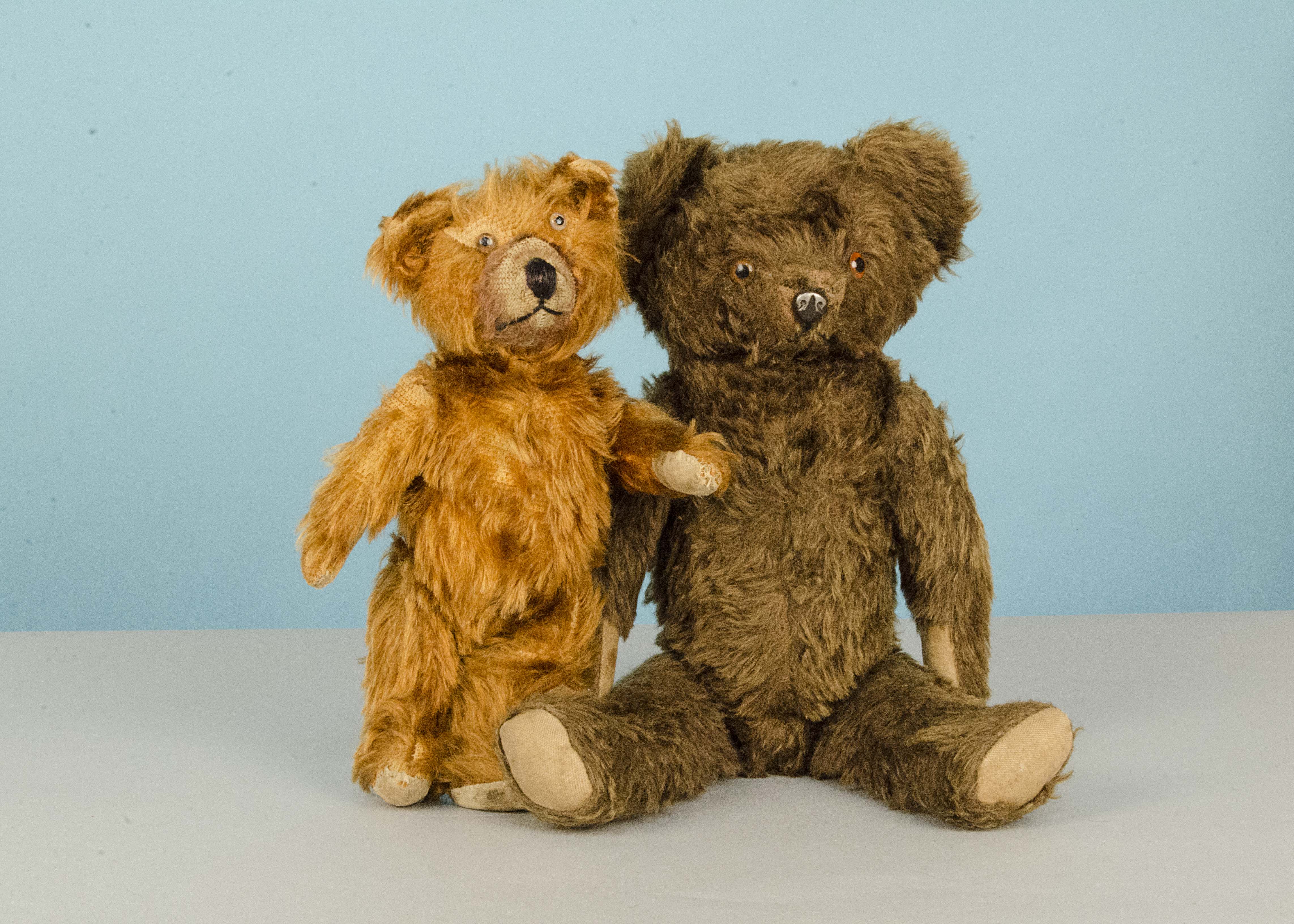 ANNOUNCE CHANGE OF DESCRIPTIONA Knickerbocker teddy bear 1940s, with ...