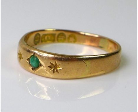 A Victorian 15ct gold ring inset with a jade bead, size R, 3.4g.