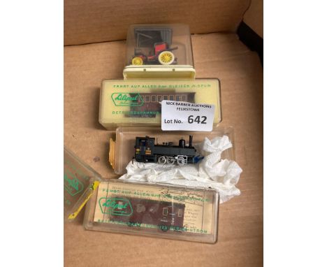 Diecast : Railway - N Gauge 9mm - Liliput models 2 carriages & engine & a car