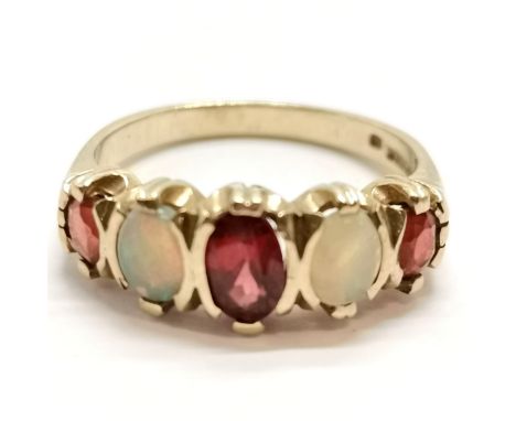 9ct hallmarked gold opal &amp; garnet stone set ring - size N &amp; 3.1g total weight 