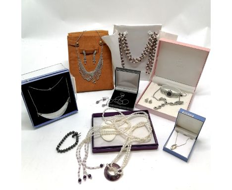 3 x boxed silver jewellery inc 2 pendants on chains &amp; mother of pearl necklet t/w pearl / amethyst lariat necklace, pearl