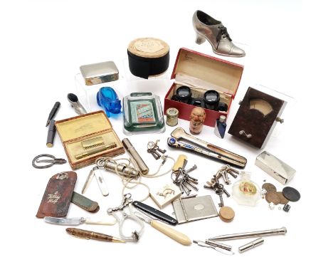 Qty of oddments inc aide memoire, skirt lifter, silver bladed fruit knife, antique enamel pipe in case (a/f), propelling penc
