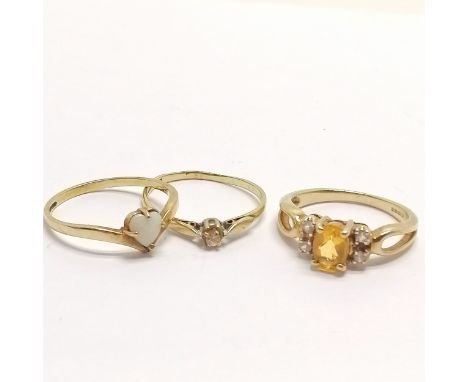 3 x 9ct hallmarked gold stone set rings inc heart shaped opal - total weight 5.1g - SOLD ON BEHALF OF THE NEW BREAST CANCER U