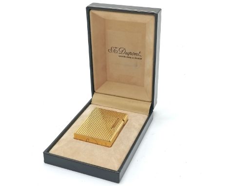 Dupont gold plated gas lighter in original retail box (10cm x 6.5cm x 2.5cm) ~ marks to case otherwise in good bright conditi