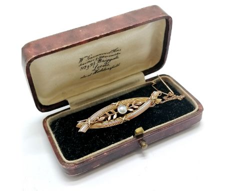 Antique 9ct marked rose and white gold detailed brooch set with pearl - 4.2cm across &amp; 3g total weight in original retail