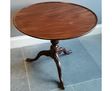 Antique mahogany tilt top occasional table on turned and reeded column terminating on carved tripod cabriole legs, 80 cm diam