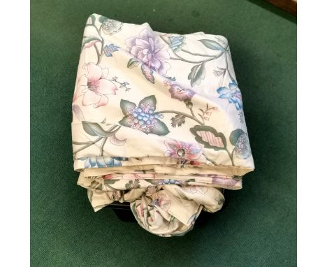 Pair of cream floral curtains 230cm x 310cm inc tiebacks t/w single matching curtain 239cm x 210cm. t/w single bed valance 