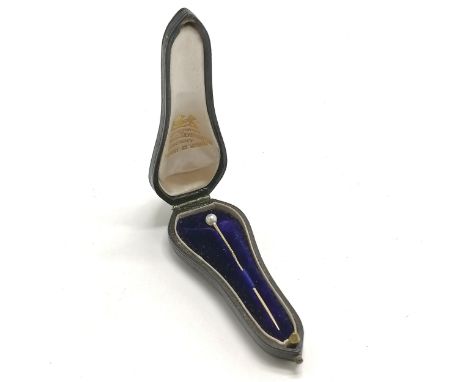 Antique unmarked gold pearl set pin (in original Goldsmiths &amp; Silversmiths box) - pin 5.2cm &amp; 0.7g total weight