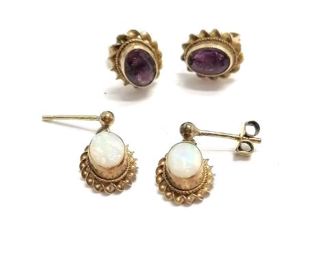 2 x pairs of 9ct hallmarked gold earrings - opal &amp; amethyst ~ 3.1g total weight 