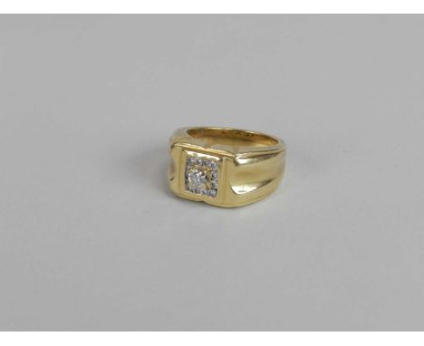 A Gentleman's 18ct gold diamond set ring, designed as a central raised brilliant cut diamond claw set within a square border 