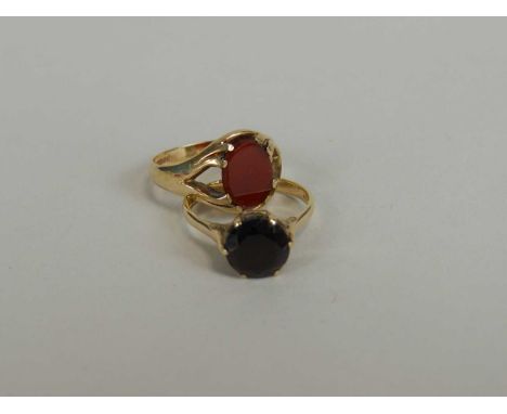 A 9ct gold single stone garnet ring, size M, together with a further 9ct gold ring, size O, total weight approx 4.8g (2)