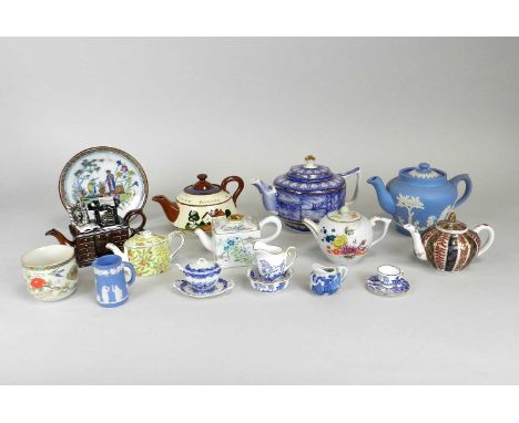 A group of ceramics, predominantly 20th century including blue and white transfer-printed wares to include Copeland Spode Tow