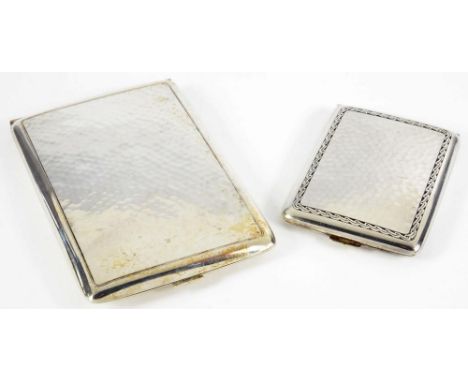 A FOREIGN SILVER CIGARETTE CASE, HAMMER TEXTURED AND A SIMILAR LADY'S CIGARETTE CASE, CONTROL MARKS, 7OZS 4DWTS