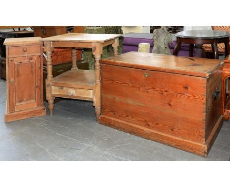 VICTORIAN PINE FURNITURE TO INCLUDE A TRUNK, 87CM W, A BEDSIDE CABINET AND A BEDSIDE TABLE