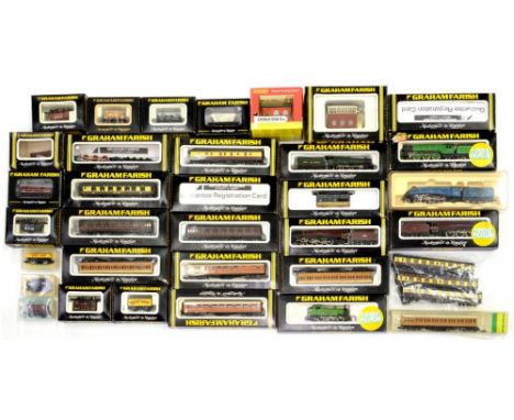 A QUANTITY OF MINT AND BOXED GRAHAM FARISH N SCALE MODEL STEAM LOCOMOTIVES, ROLLING STOCK AND SEVERAL OTHER ITEMS