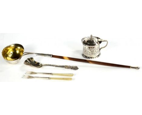 A VICTORIAN SILVER MUSTARD POT WITH A CRANBERRY GLASS LINER, 5CM H, CHESTER 1896, A DAMAGED SILVER PRESERVE SPOON, A PAIR OF 